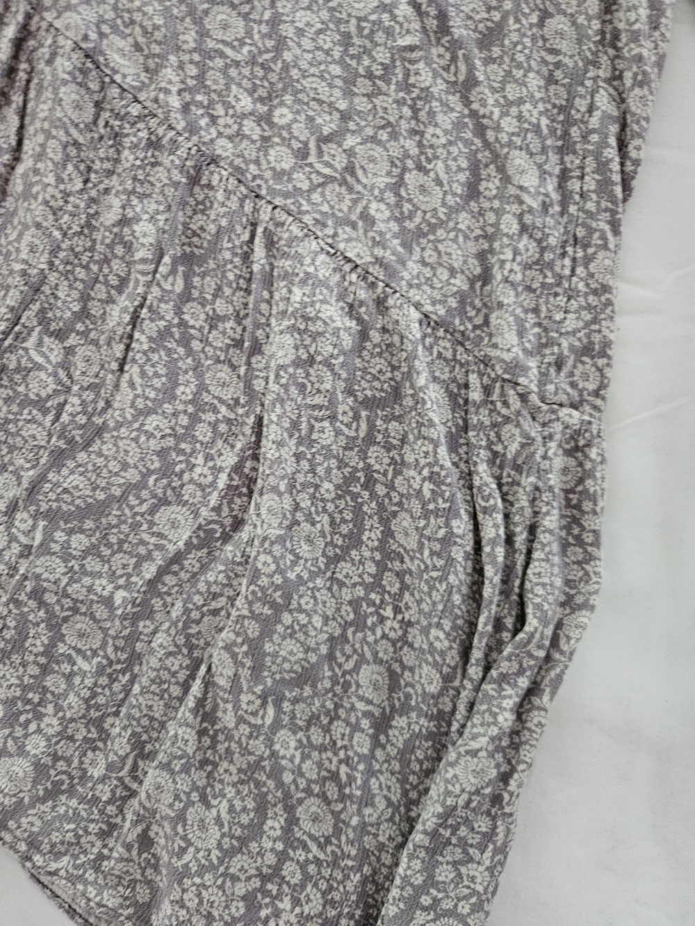 American Eagle Outfitters Wide Leg Floral Print Pants in Lilac and Cream - Picture 3 of 6